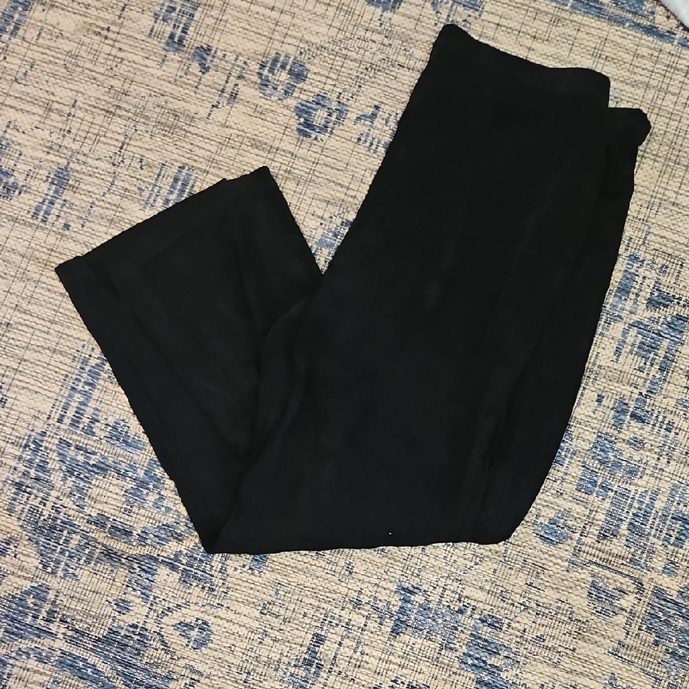 Black Stretchy Travel Pants with Classic Straight-Leg Design